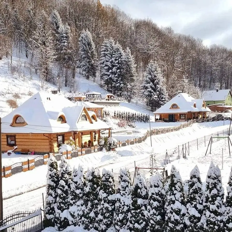 Agrodomki z Bali Konradów w zimowej scenerii